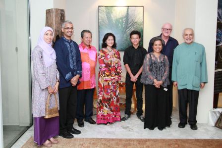 From left to right: Ms Ilhaam Soeker-Jadwat; Mr Ridwaan Jadwat, Counsellor and Head of the Political-Economic Section, Australian High Commission; YB Dato’ Sri Anifah Aman; Datin Sri Siti Rubiah; Mr Alexander Kupa; Ms Zuly Chudori; High Commissioner Miles Kupa; and Imam Feisal Abdul Rauf.